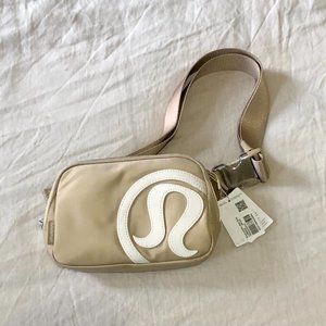 Lululemon Everywhere Belt Bags NWT, Cream/Tan